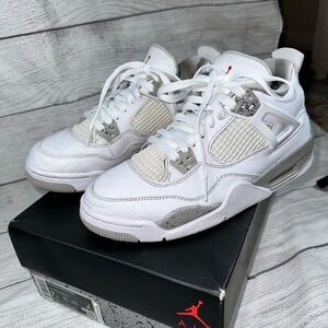 Air Jordan 4 Retro White Oreo very clean size 7 Y / 8.5 Women’s with box
